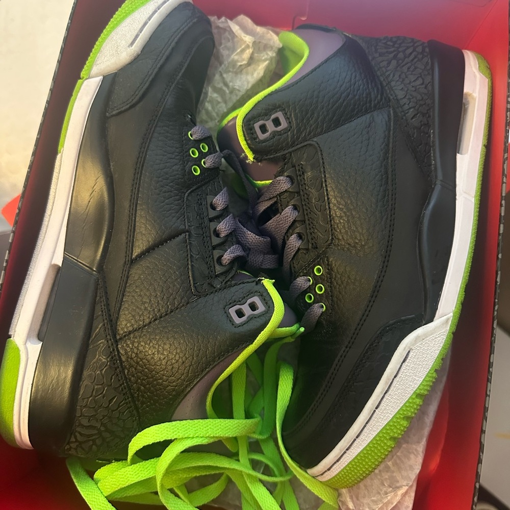 Jordan 3s ‘Jokers’
Size 8.5M